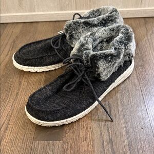 NWT Hey Dude Black and Gray Faux Fur Lined Ankle Boots/Slippers Women’s 11